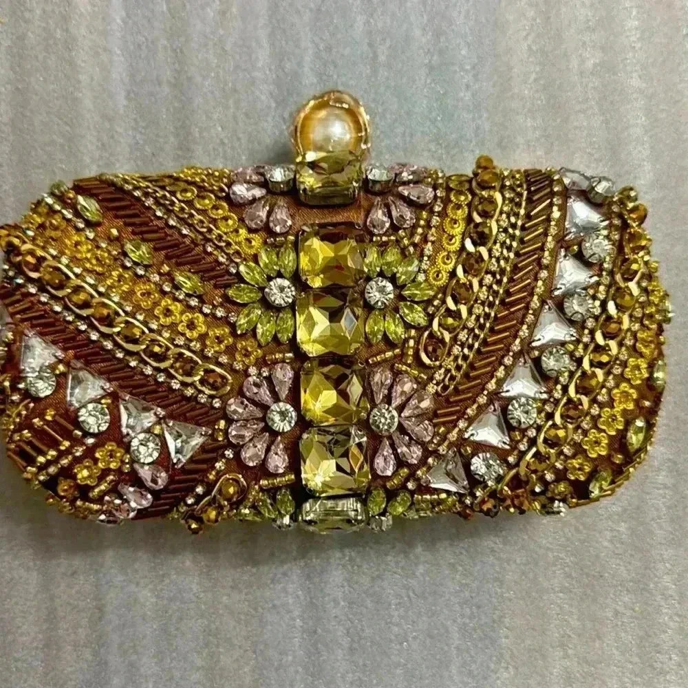 CYNTHIA BEADED EMBROIDERY CLUTCH BAG
NEW